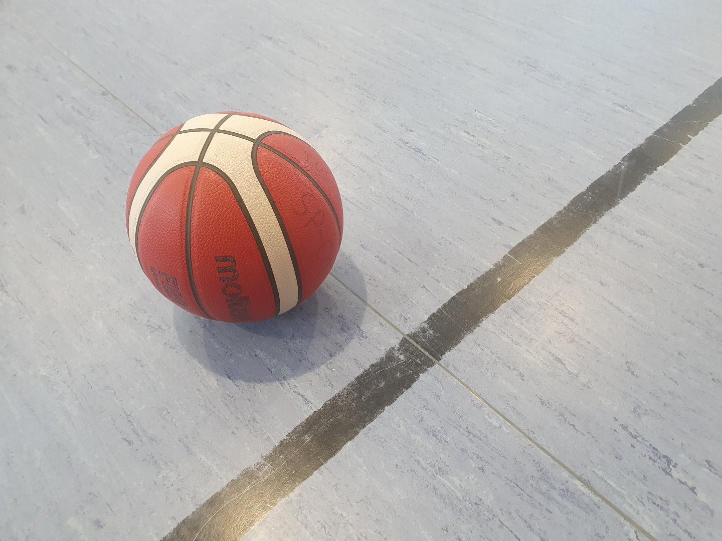 Ball-auf-Boden