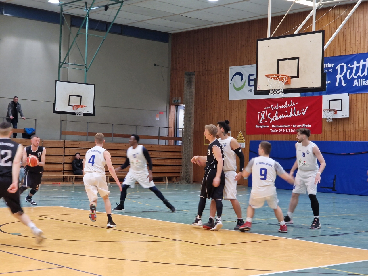 Defensive arbeitet